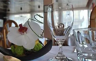 Hotel Logis & Restaurant - Le Normandie Caudebec-en-Caux